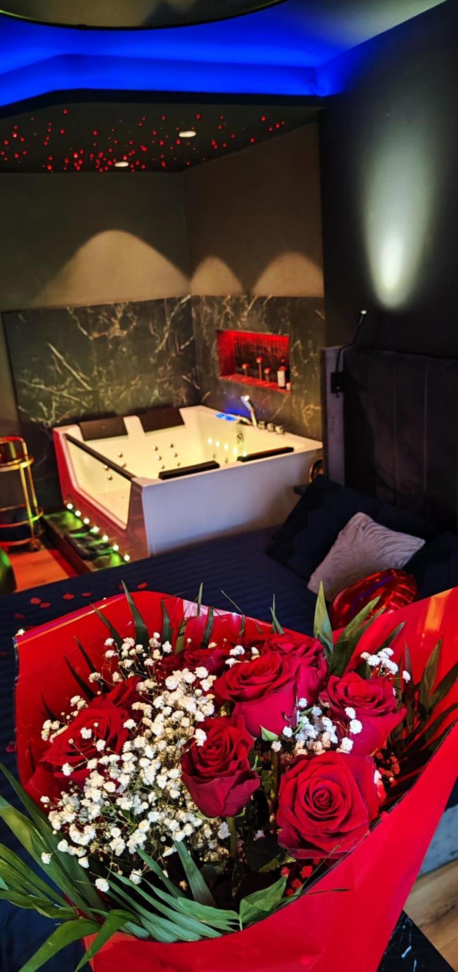 Loft, Studio And Love Rooms Bourg-Saint-Christophe 外观 照片