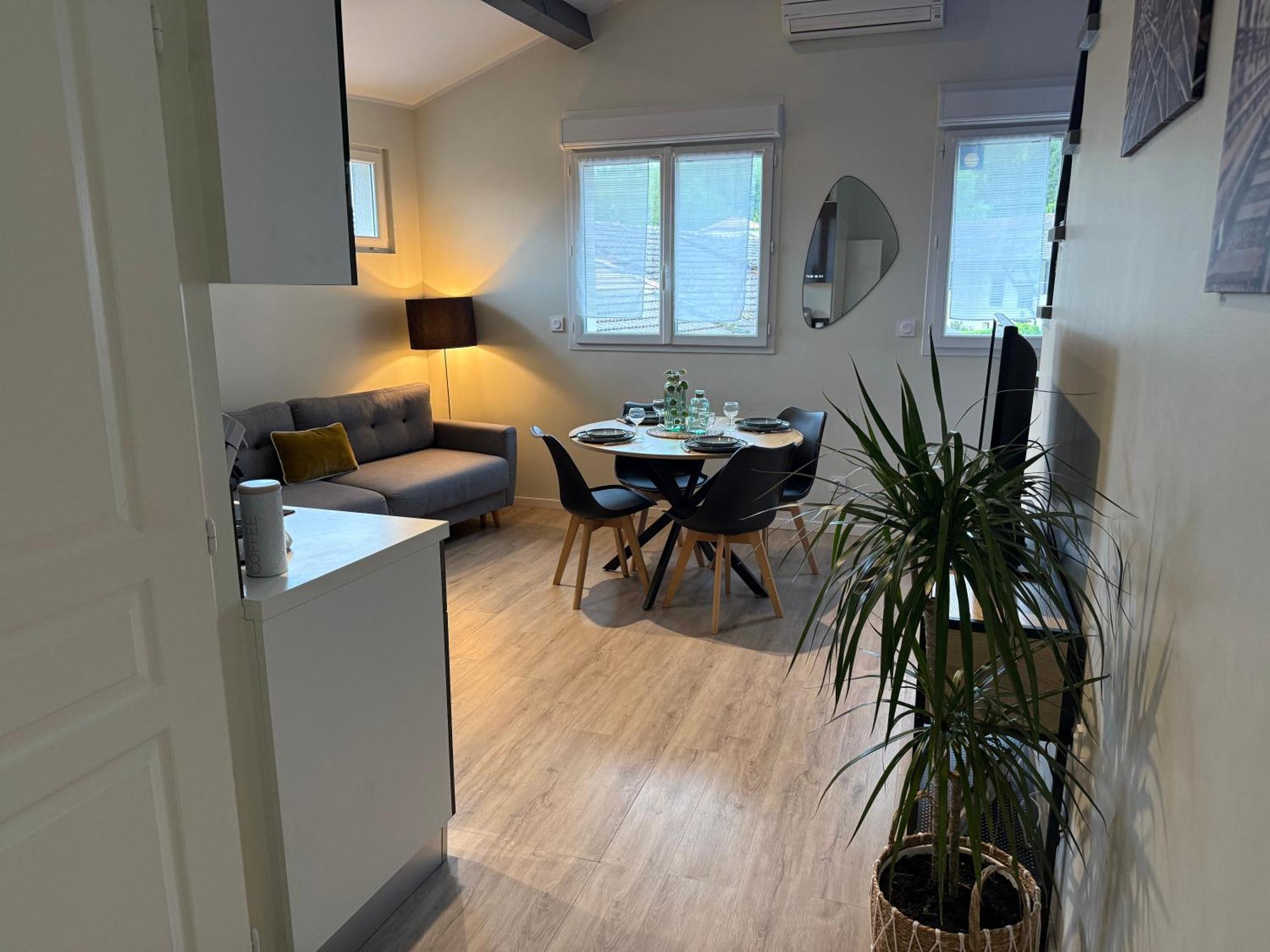 Loft, Studio And Love Rooms Bourg-Saint-Christophe 外观 照片