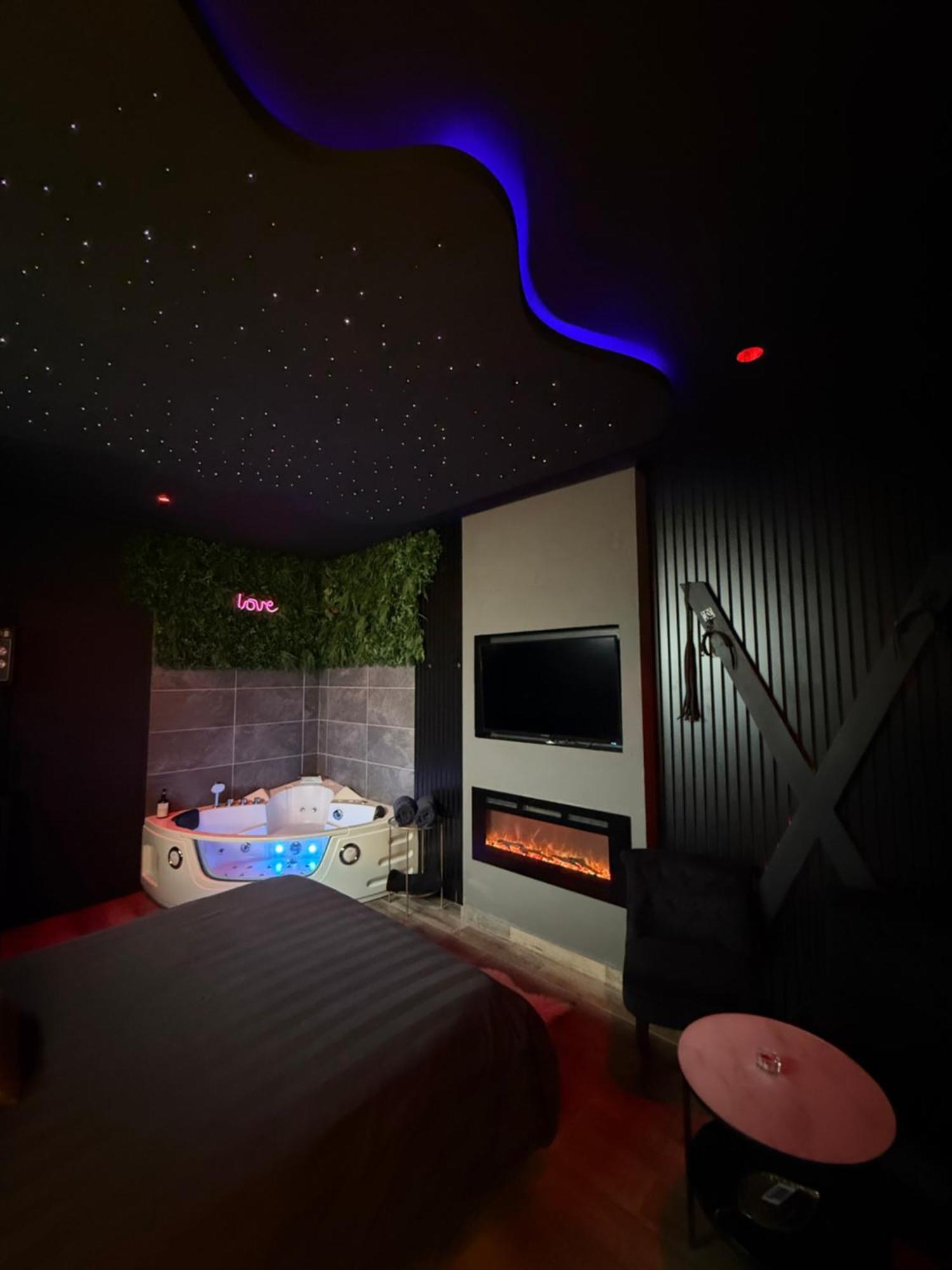 Loft, Studio And Love Rooms Bourg-Saint-Christophe 外观 照片
