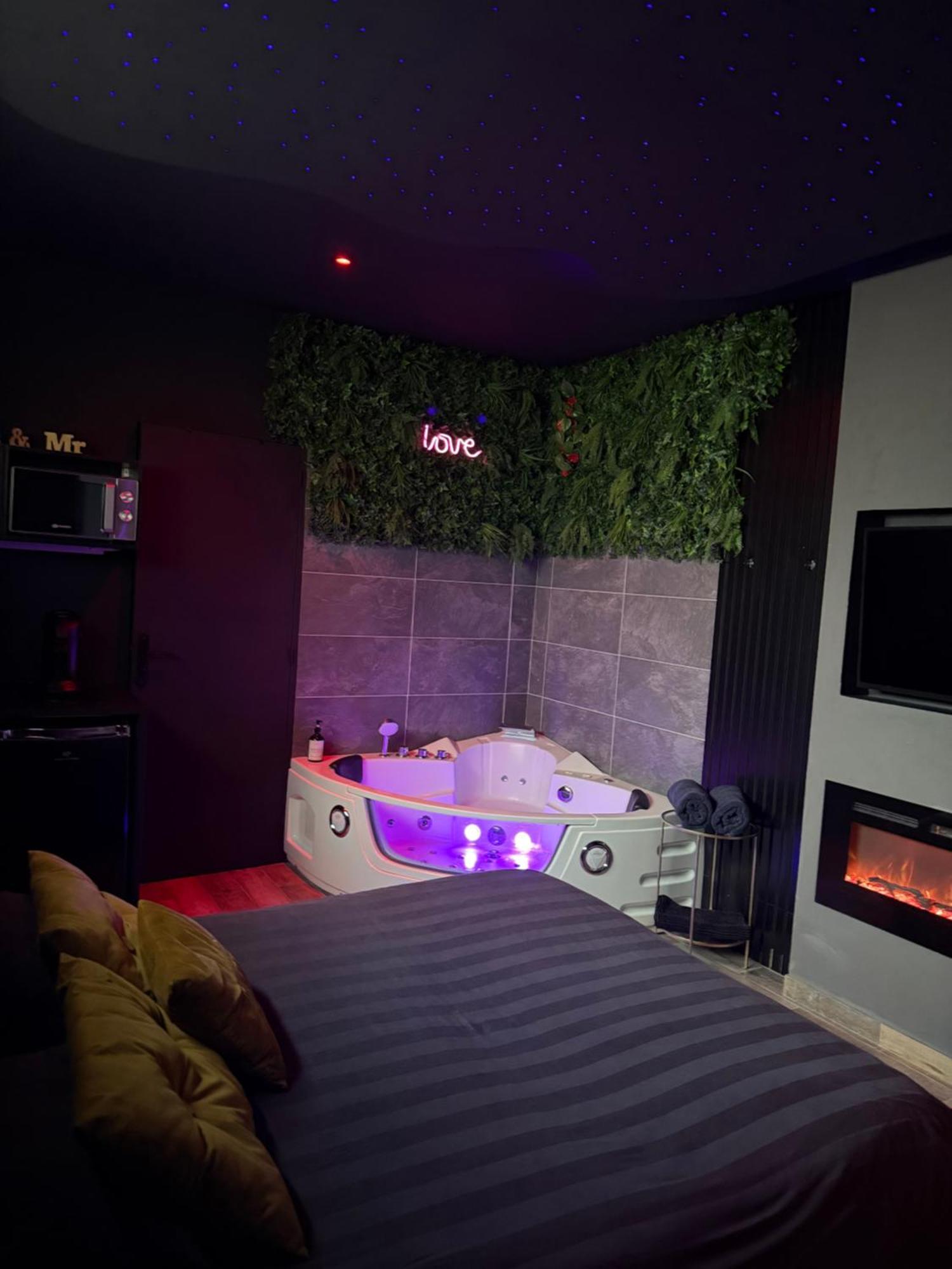 Loft, Studio And Love Rooms Bourg-Saint-Christophe 外观 照片