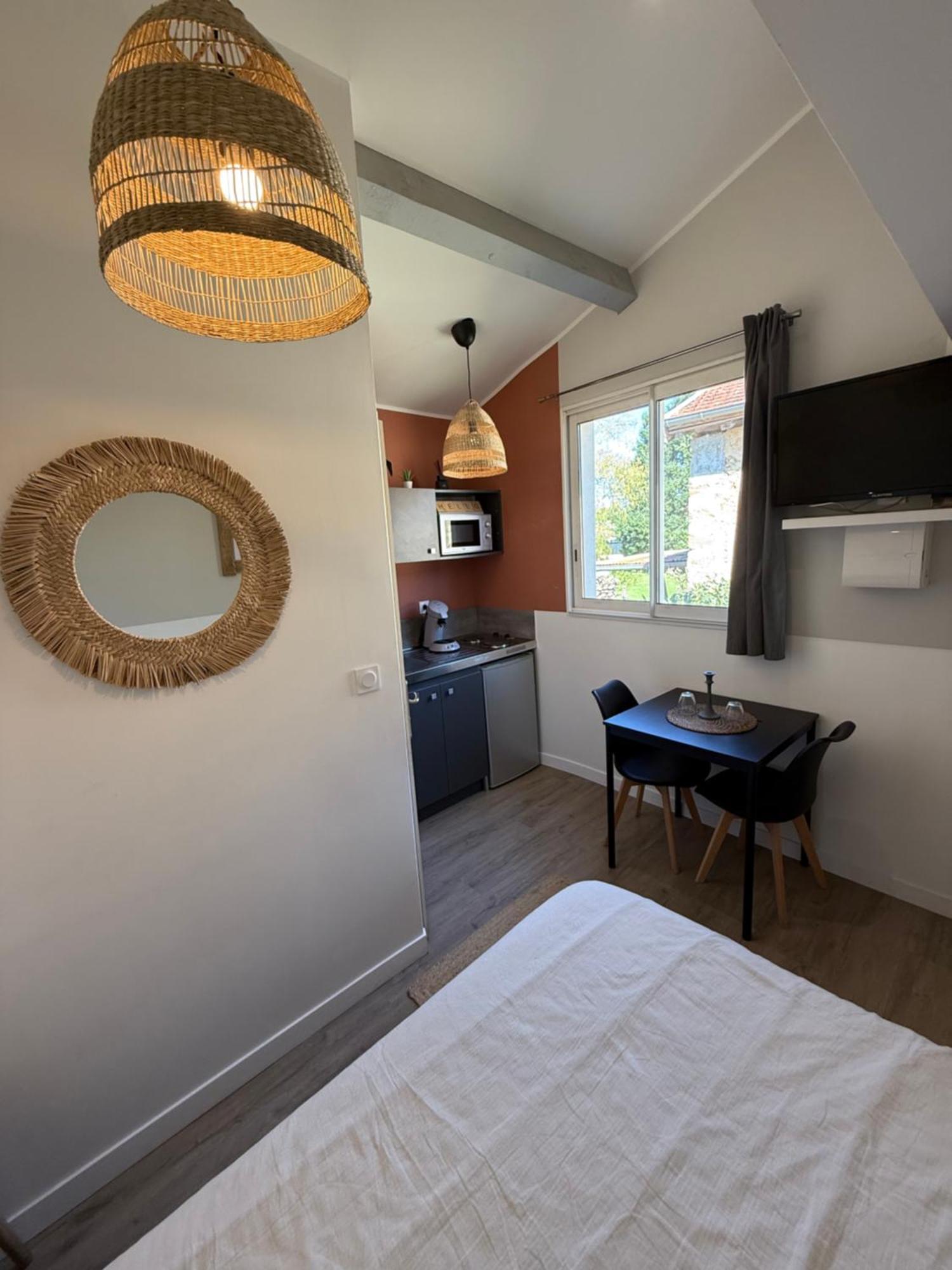 Loft, Studio And Love Rooms Bourg-Saint-Christophe 外观 照片