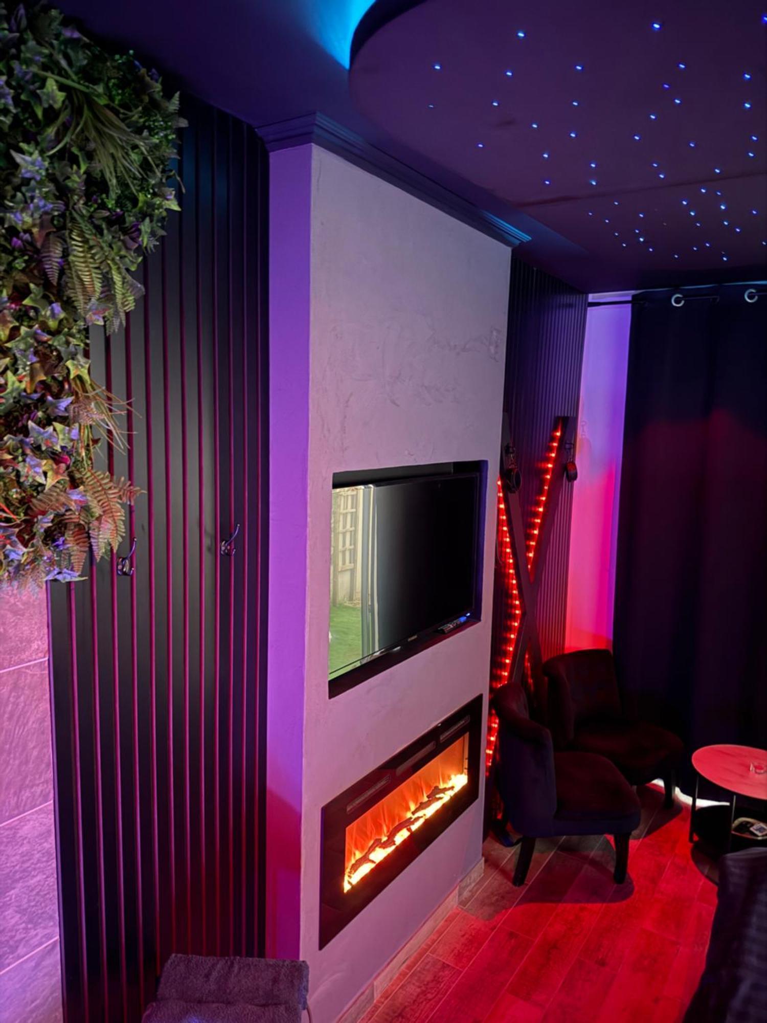 Loft, Studio And Love Rooms Bourg-Saint-Christophe 外观 照片